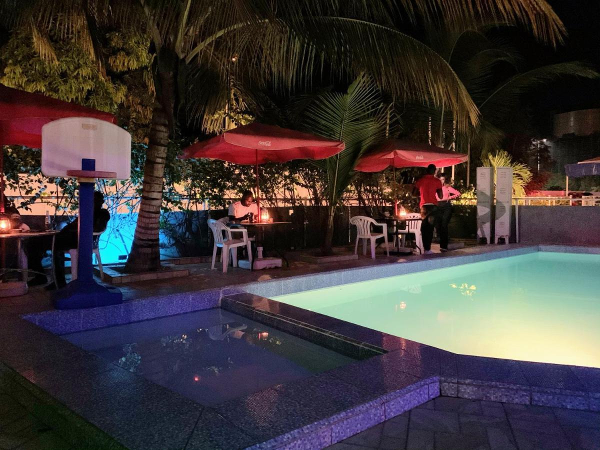 Woodpecker Resort Hotel Банжул Экстерьер фото