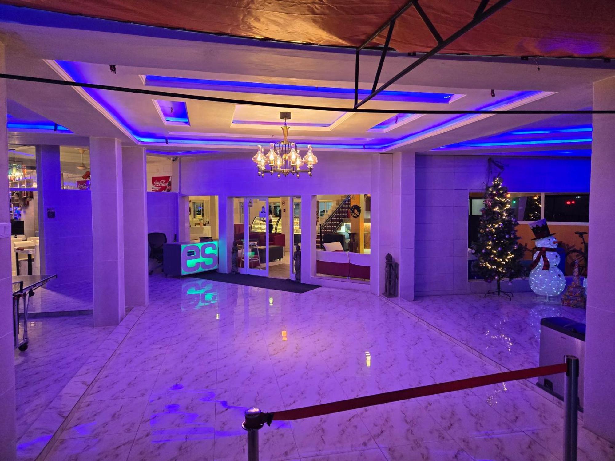 Woodpecker Resort Hotel Банжул Экстерьер фото