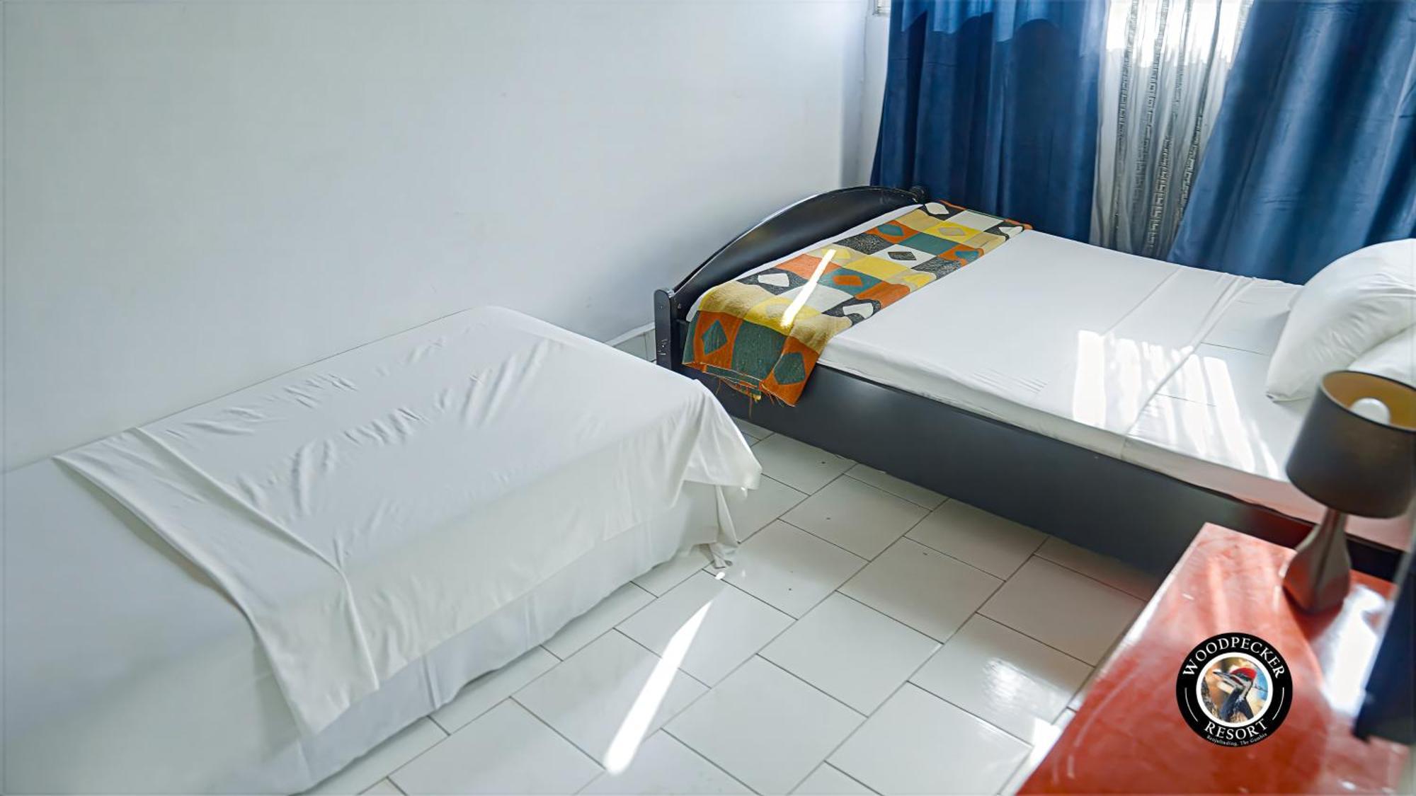 Woodpecker Resort Hotel Банжул Экстерьер фото