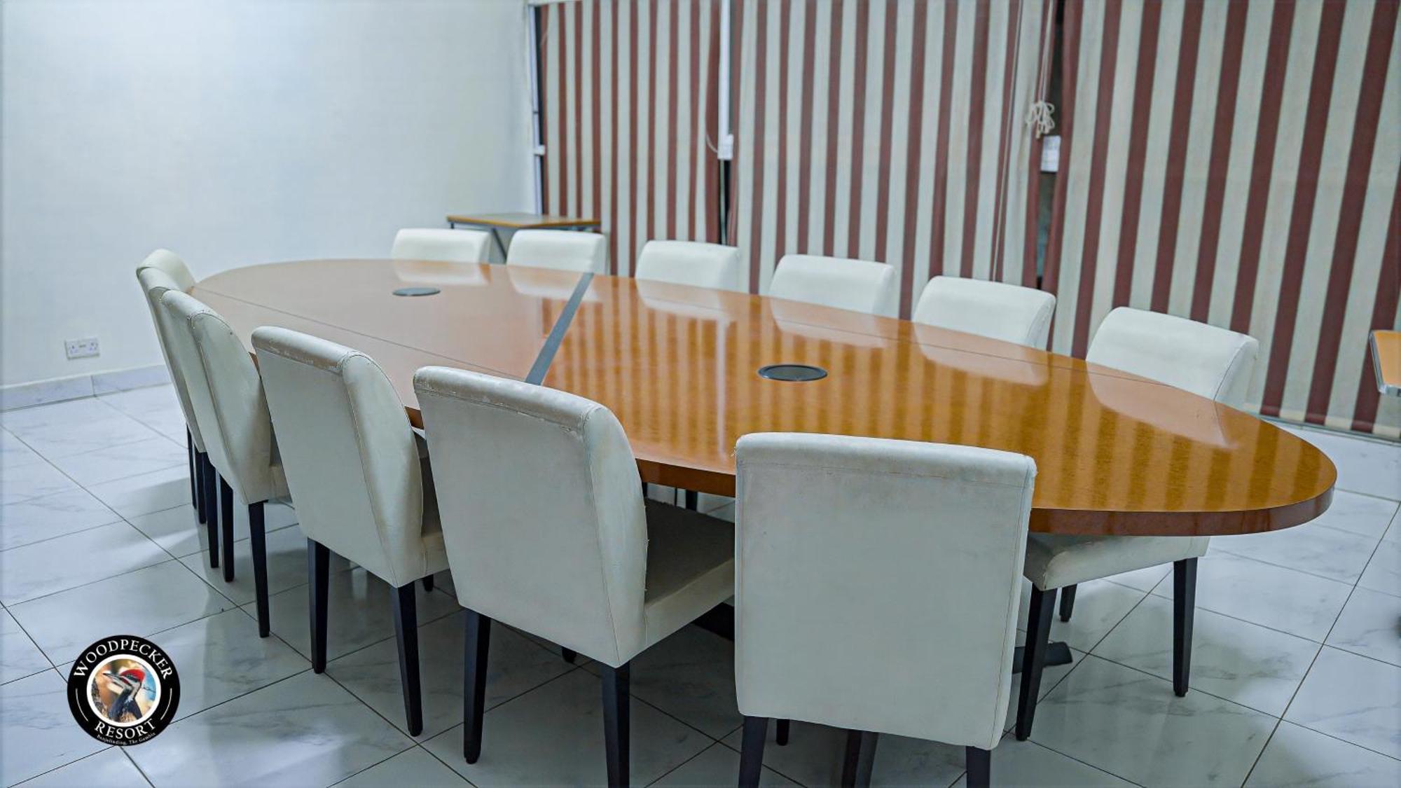 Woodpecker Resort Hotel Банжул Экстерьер фото