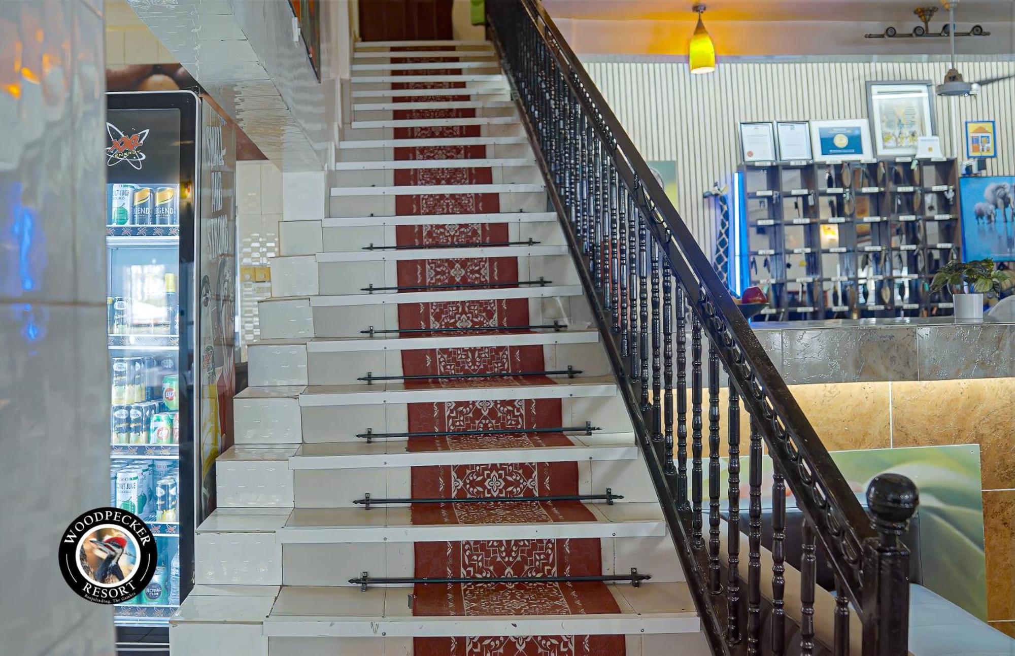 Woodpecker Resort Hotel Банжул Экстерьер фото