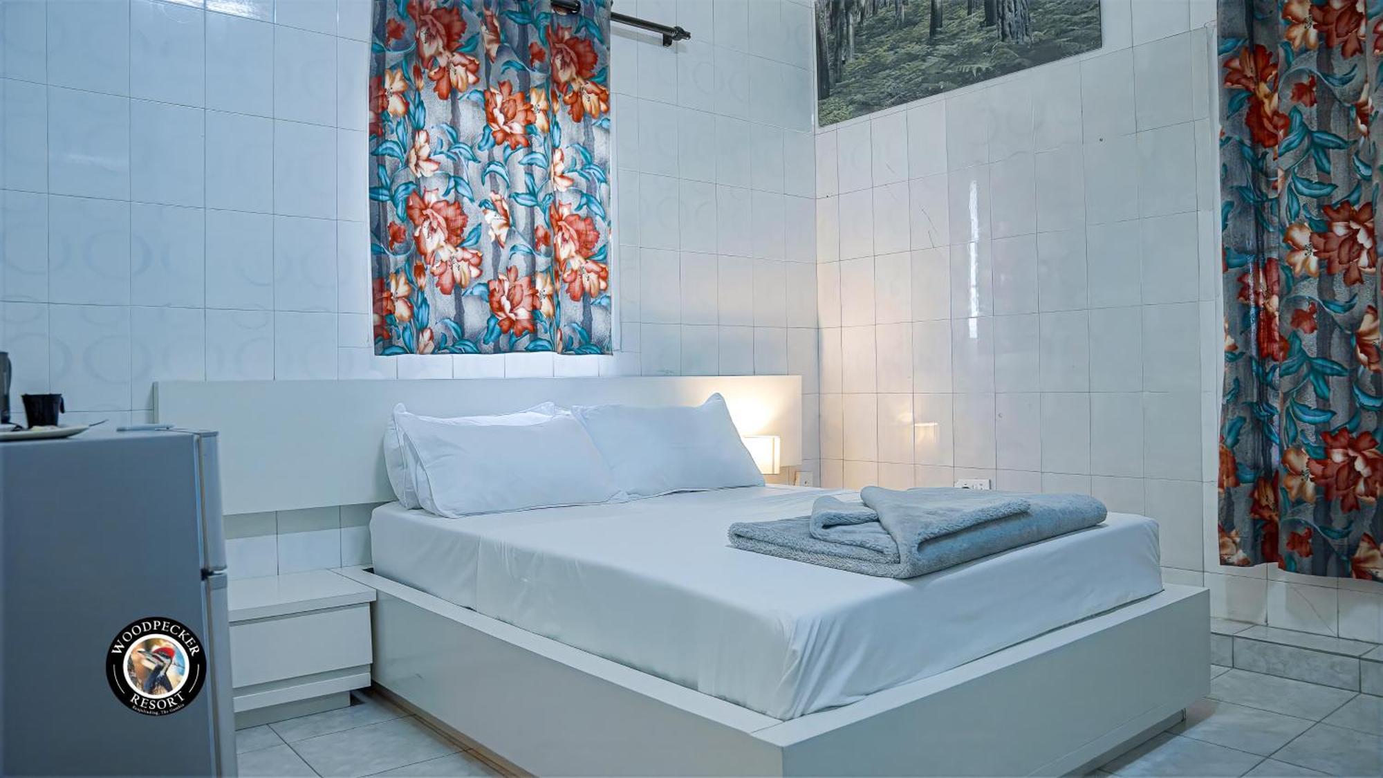 Woodpecker Resort Hotel Банжул Экстерьер фото