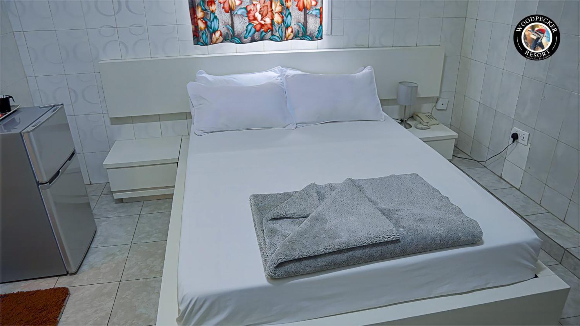 Woodpecker Resort Hotel Банжул Экстерьер фото