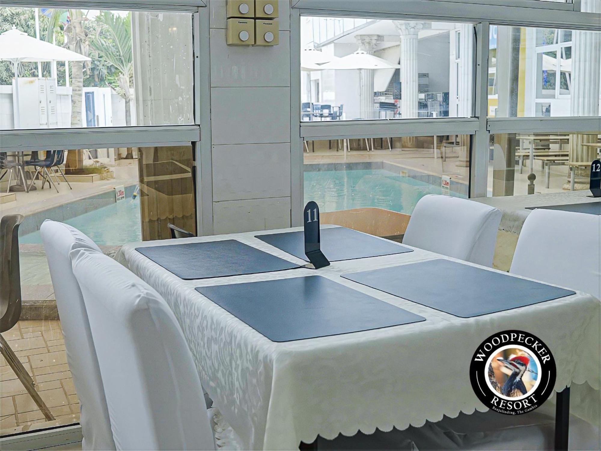Woodpecker Resort Hotel Банжул Экстерьер фото