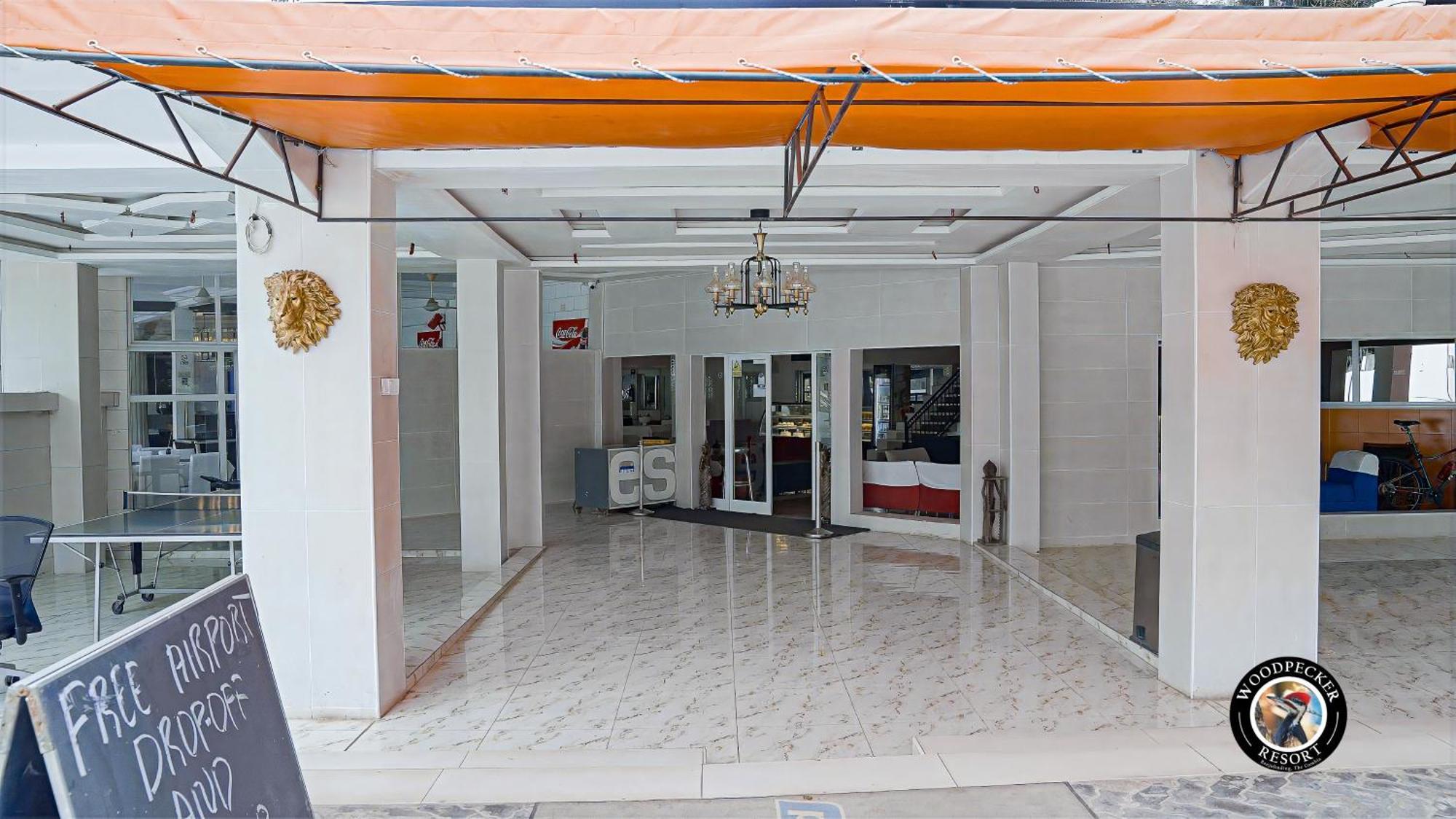 Woodpecker Resort Hotel Банжул Экстерьер фото