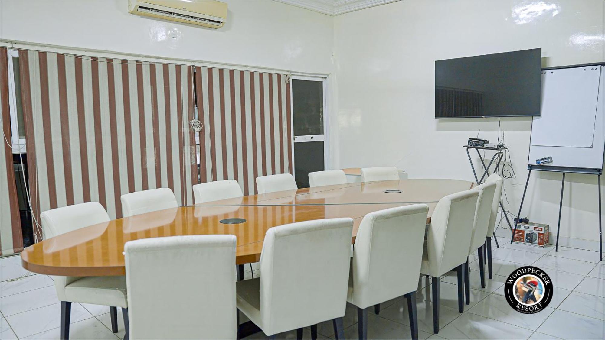 Woodpecker Resort Hotel Банжул Экстерьер фото