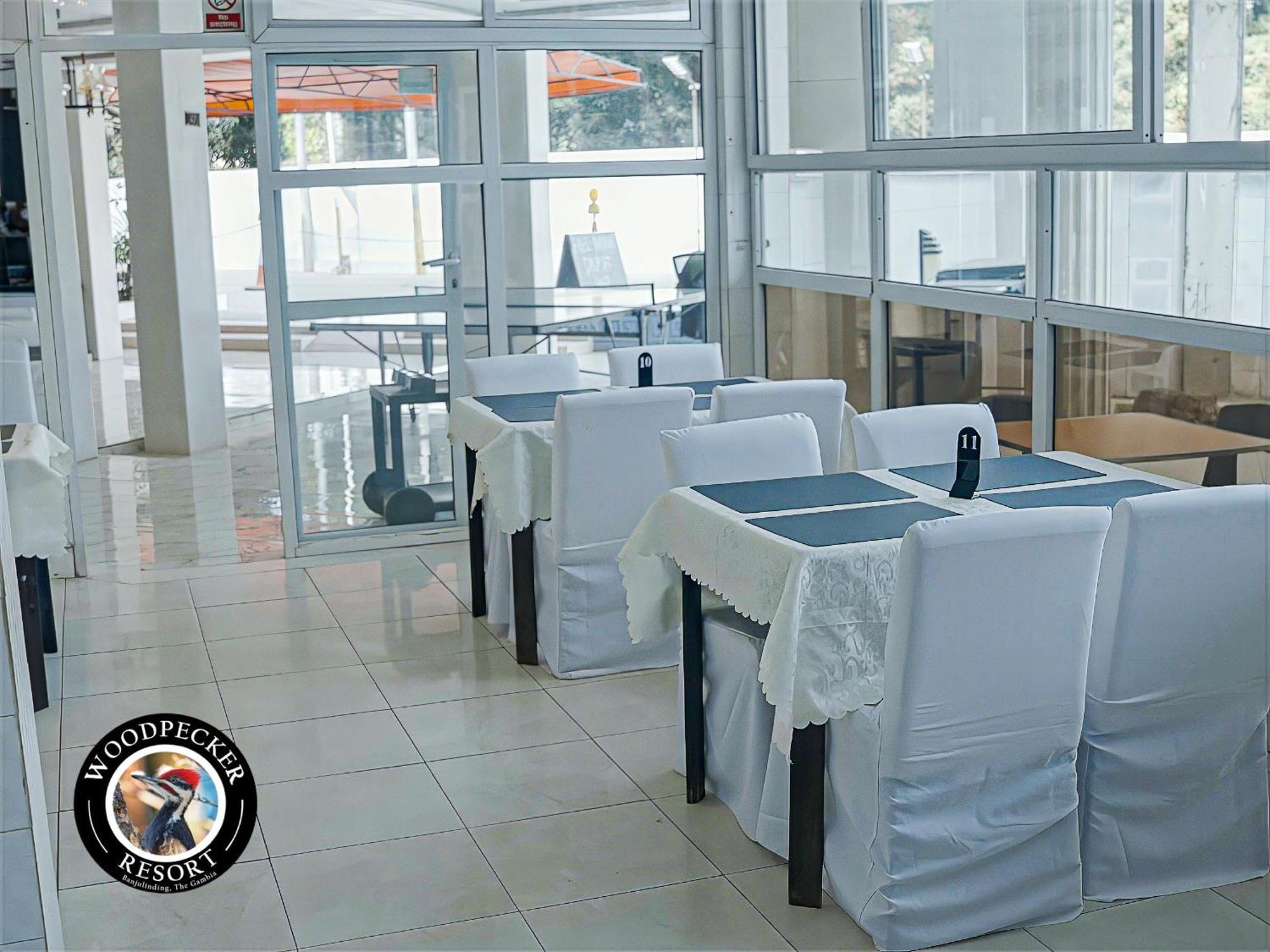 Woodpecker Resort Hotel Банжул Экстерьер фото