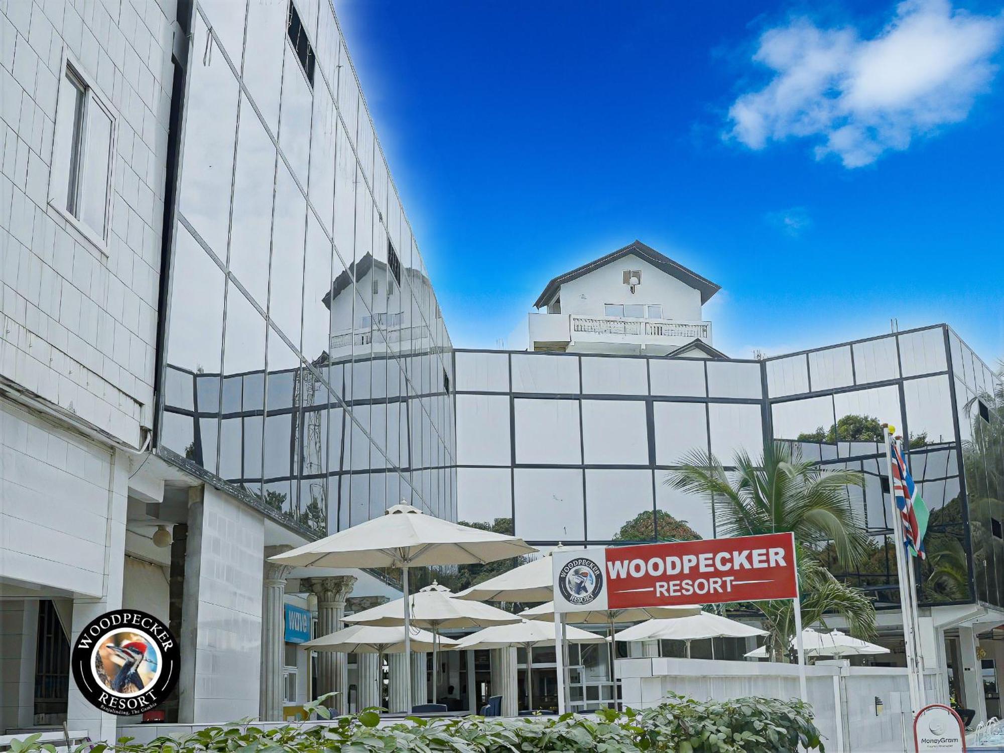 Woodpecker Resort Hotel Банжул Экстерьер фото