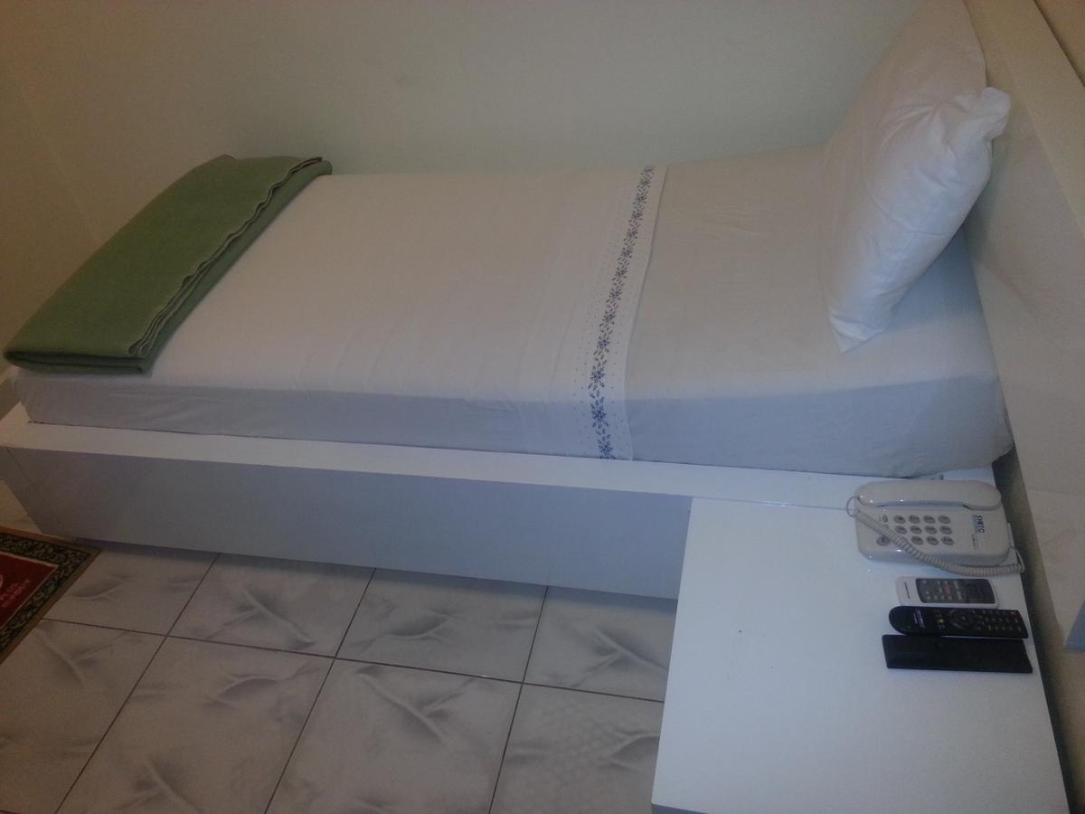 Woodpecker Resort Hotel Банжул Экстерьер фото