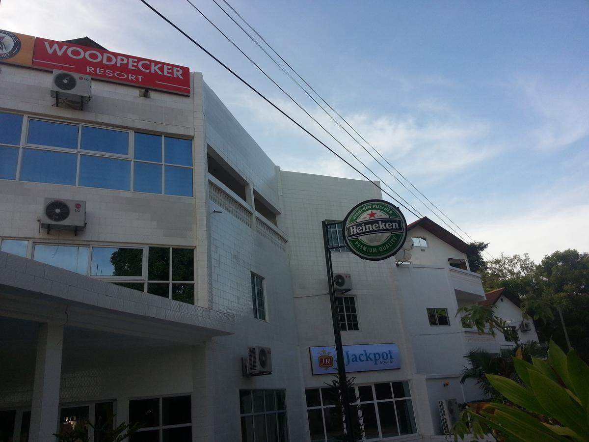 Woodpecker Resort Hotel Банжул Экстерьер фото
