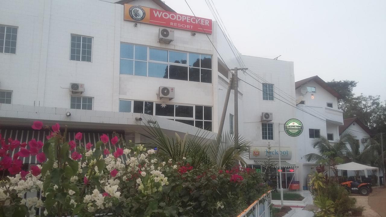 Woodpecker Resort Hotel Банжул Экстерьер фото