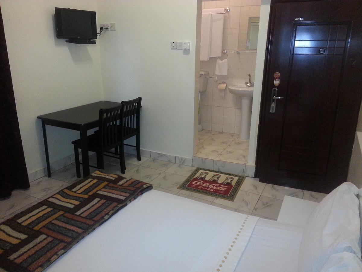 Woodpecker Resort Hotel Банжул Экстерьер фото