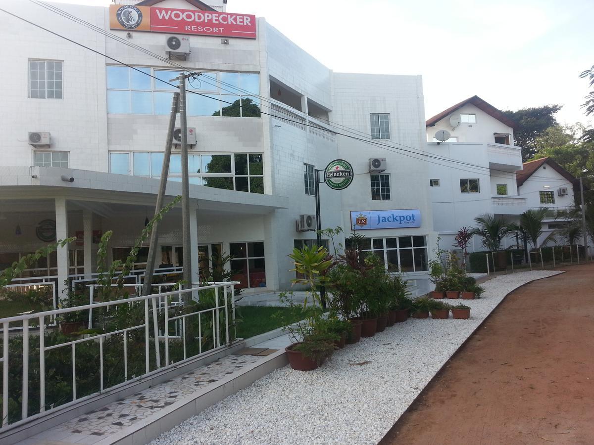 Woodpecker Resort Hotel Банжул Экстерьер фото